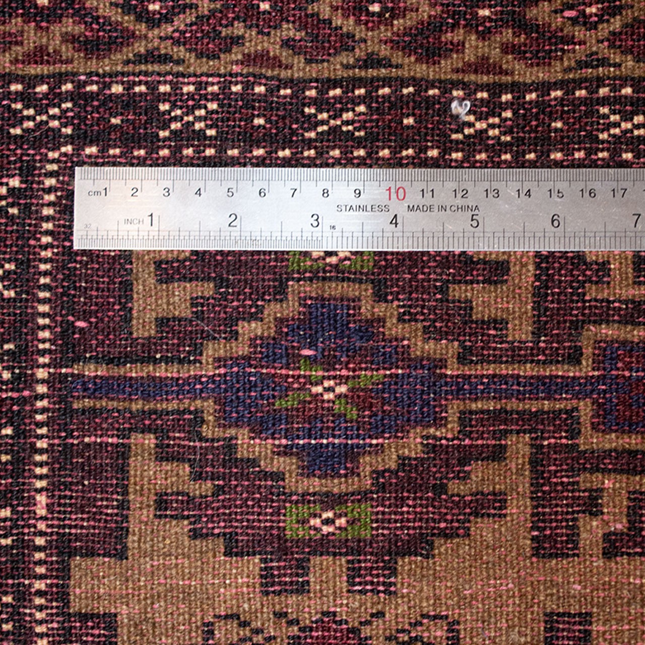 فرش دستباف قدیمی یک متری طرح ترکمن کد 7128