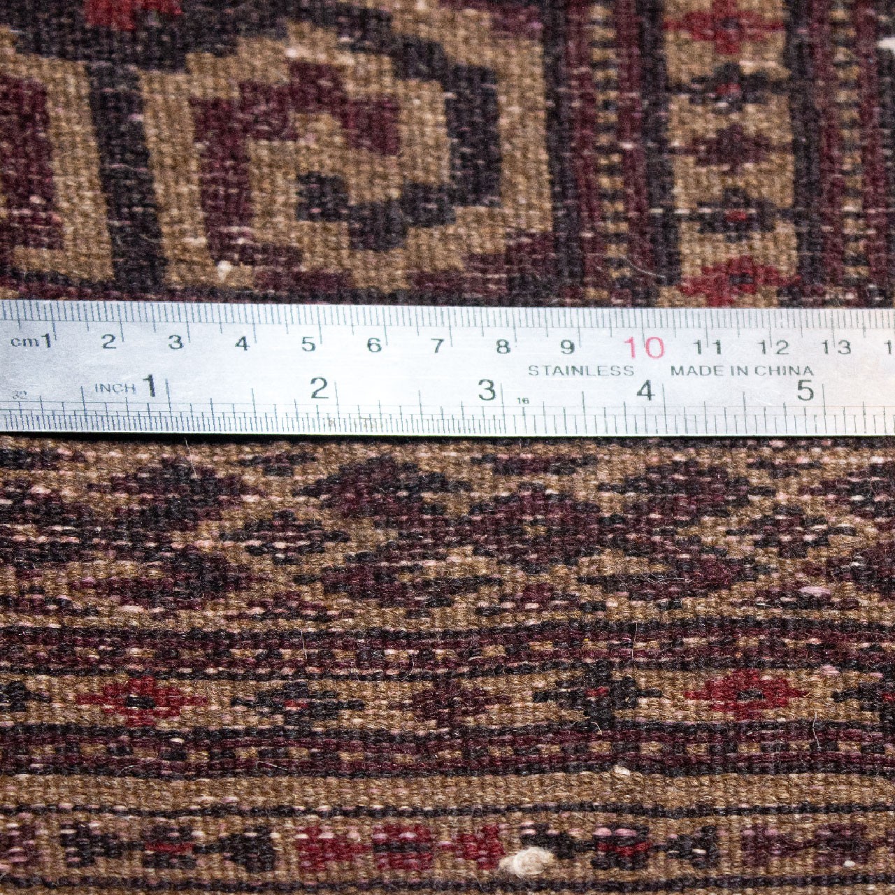 فرش دستبافت قدیمی یک متری طرح ترکمن کد 7153