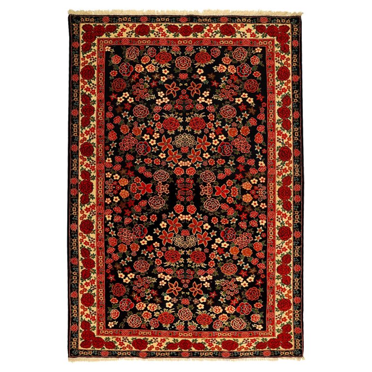 فرش دستبافت هزاران گل دو و نیم متری