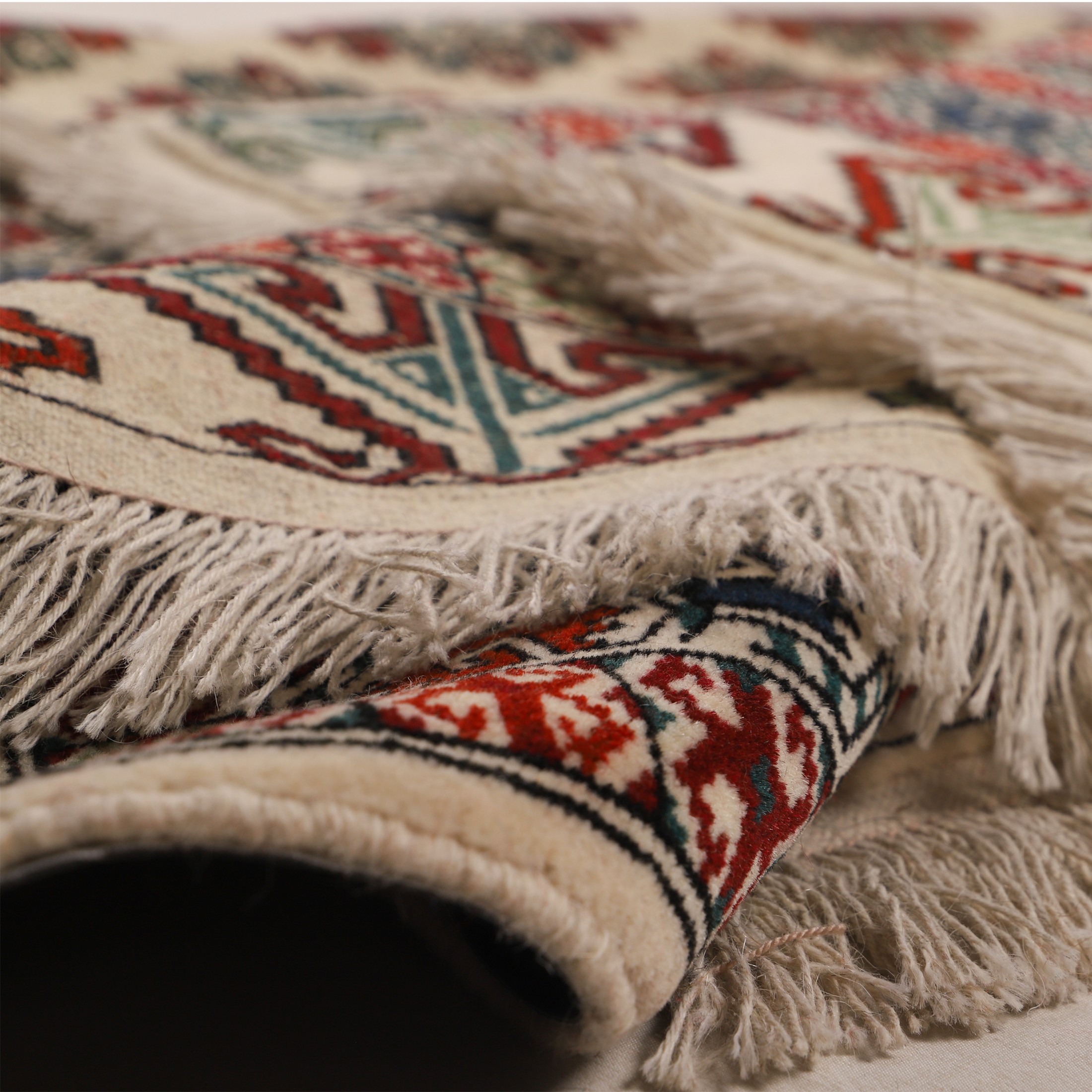 فرش ترکمن دستبافت دو و نیم متری طرح واگیره کد 1404173