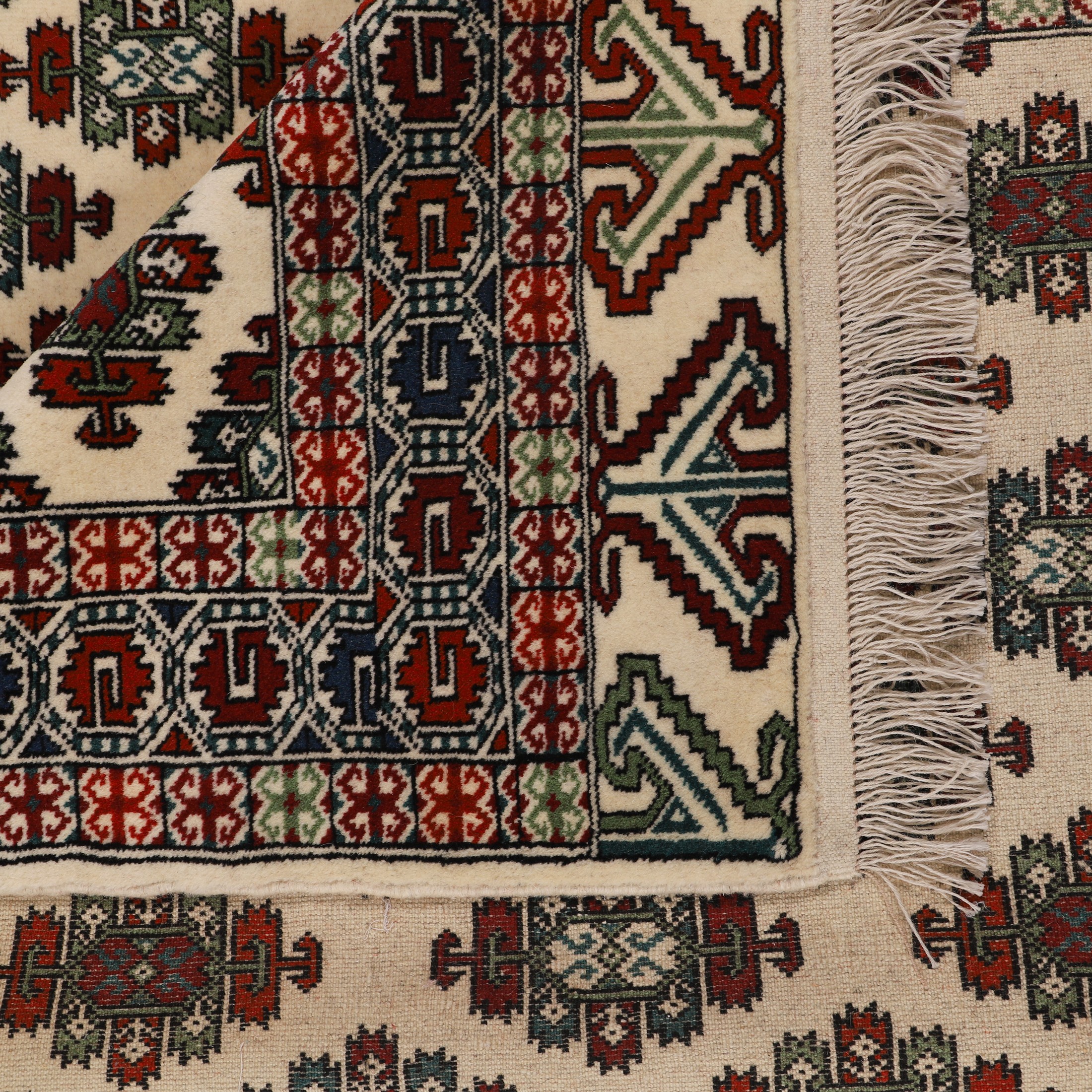 فرش ترکمن دستبافت دو و نیم متری طرح واگیره کد 1404173