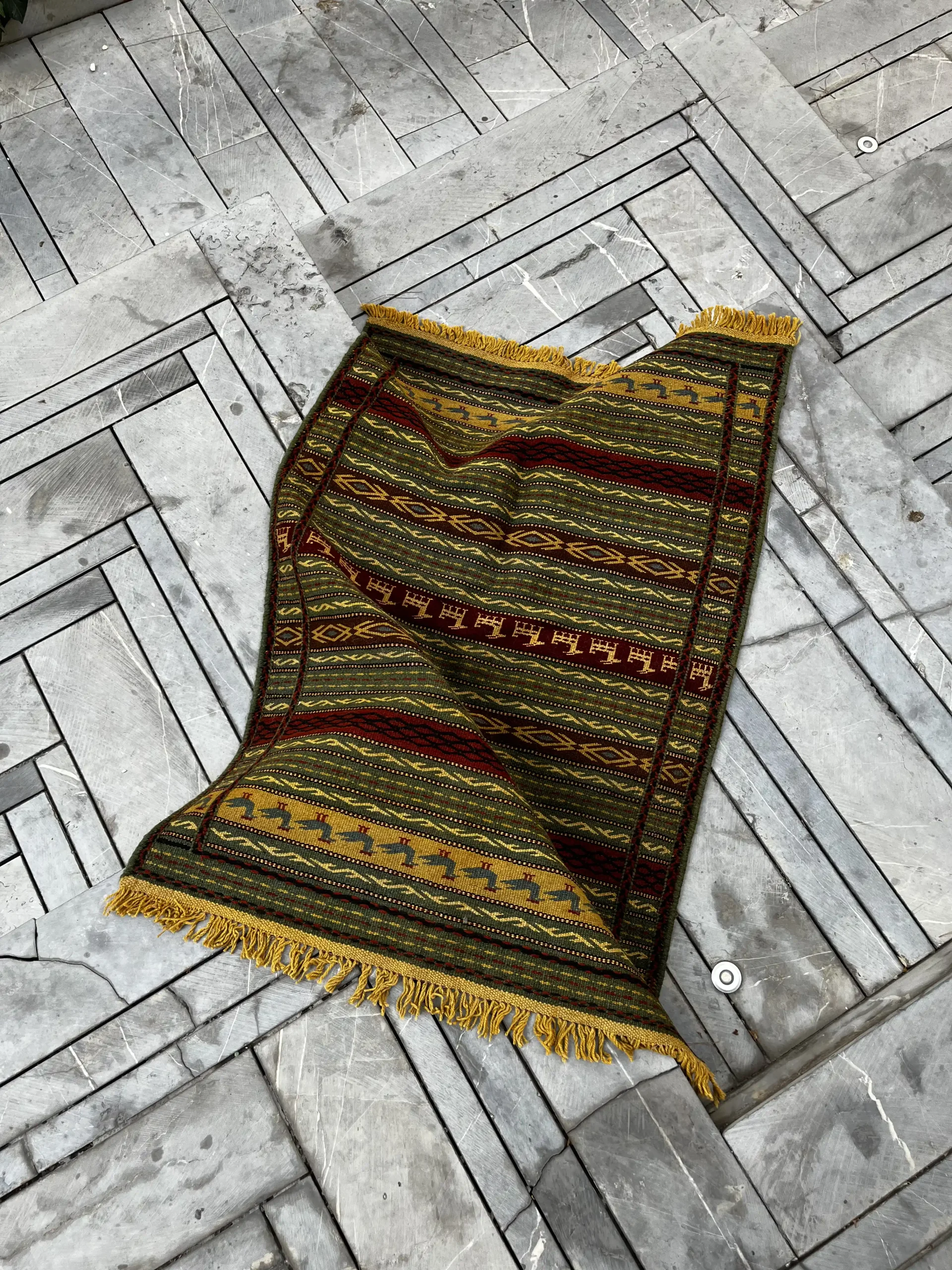 گلیم دستبافت یک و نیم متری مدل کلات کد 4030559