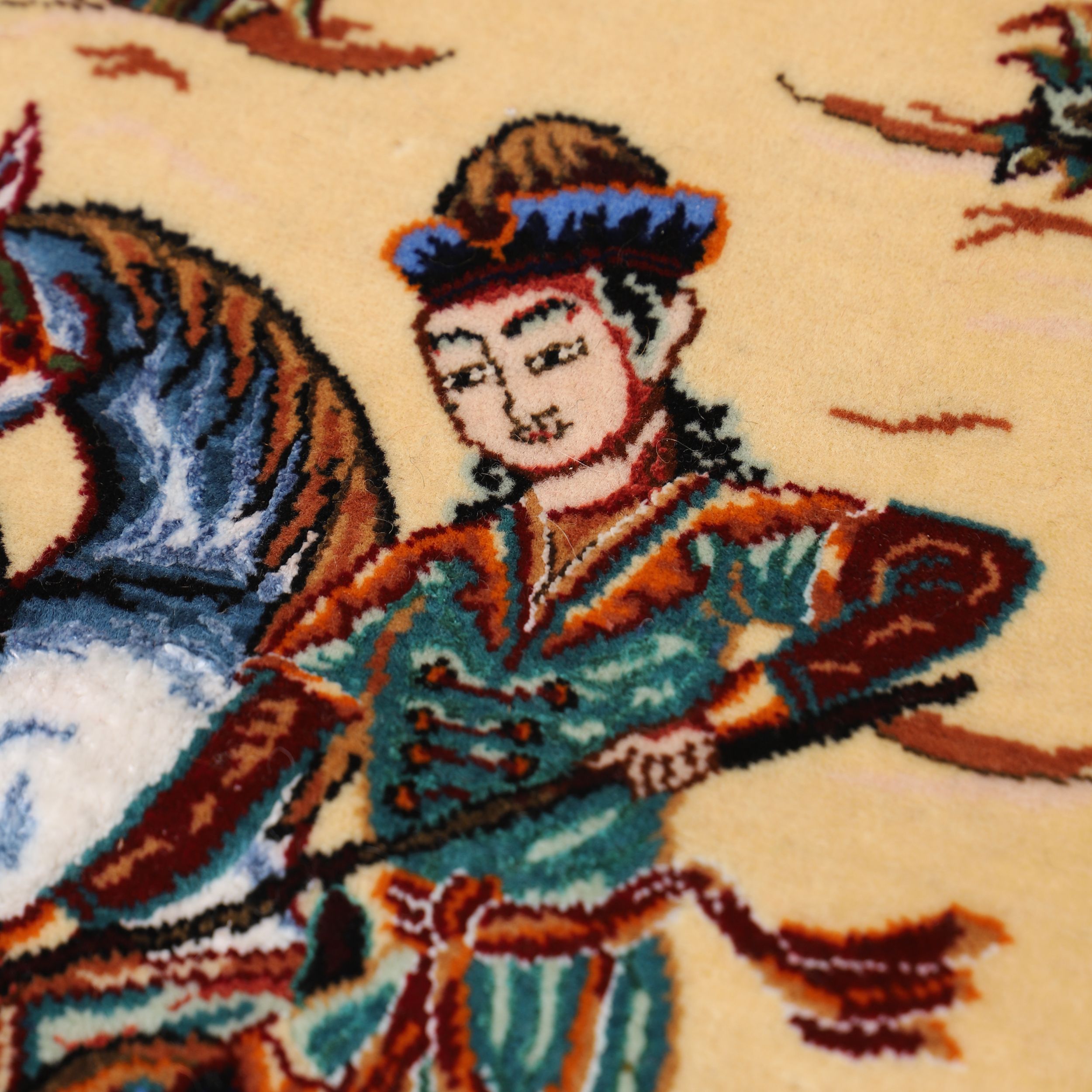 چهره یک شکارچی در فرش شکارگاه