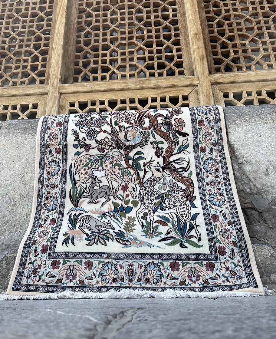 فرش شکارگاه بیات ( تولید گره کارپت ) برای خرید این فرش از طریق این سایت و برای سفارش این فرش در ابعاد و رنگ دلخواه به این سایت مراجعه کنید