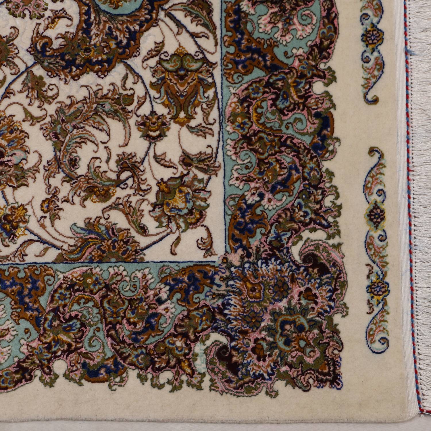 قسمتی از فرش قهر و آشتی، تولید گره کارپت بر گرفته از فرش بشریت عیسی بهادری