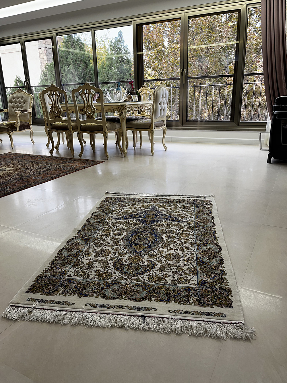 فرش قهر و اشتی الهام گرفته از فرش موزه ای بشریت عیسی بهادری